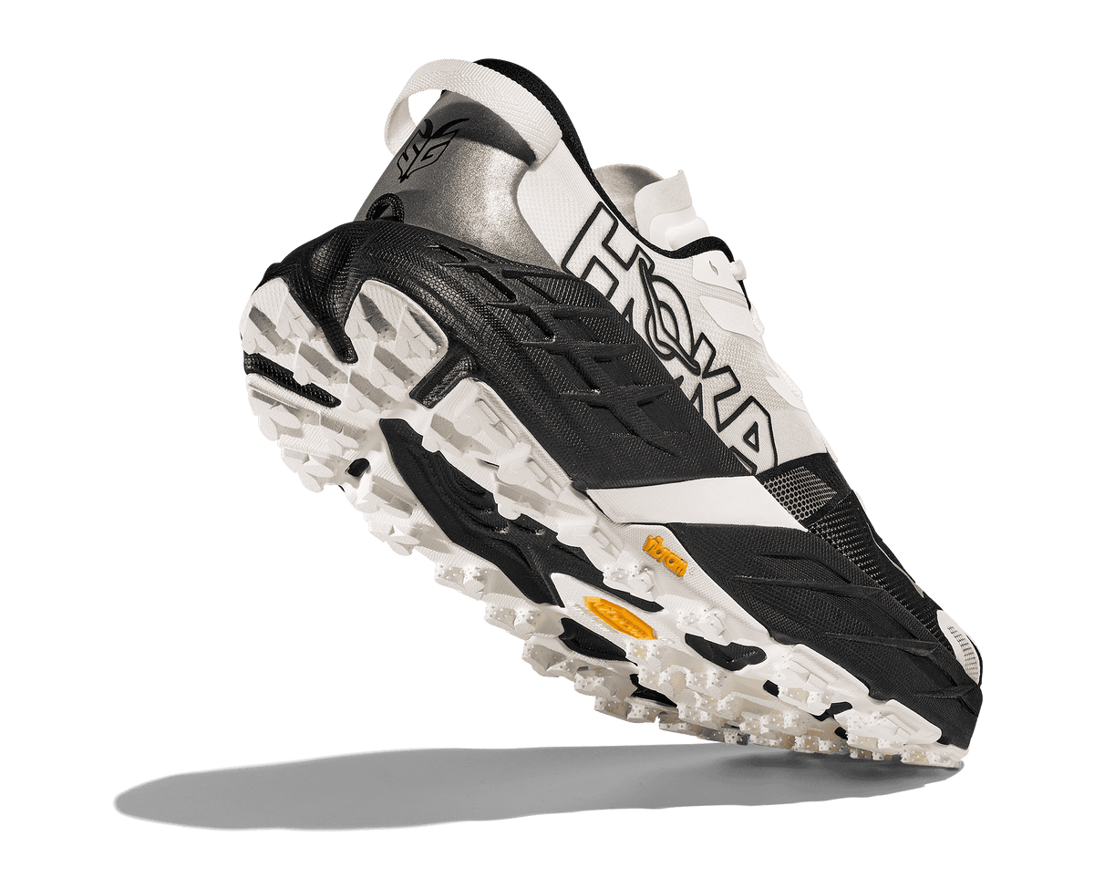 HOKA Men's Speedgoat 7 - BLACK / WHITE (Wide)