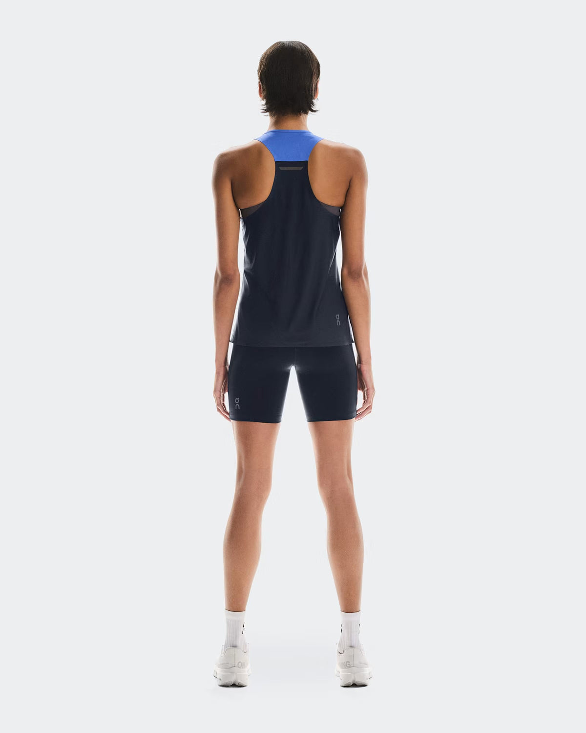 On Women's Performance Tank - Zaffre/Navy (1WE10303849)