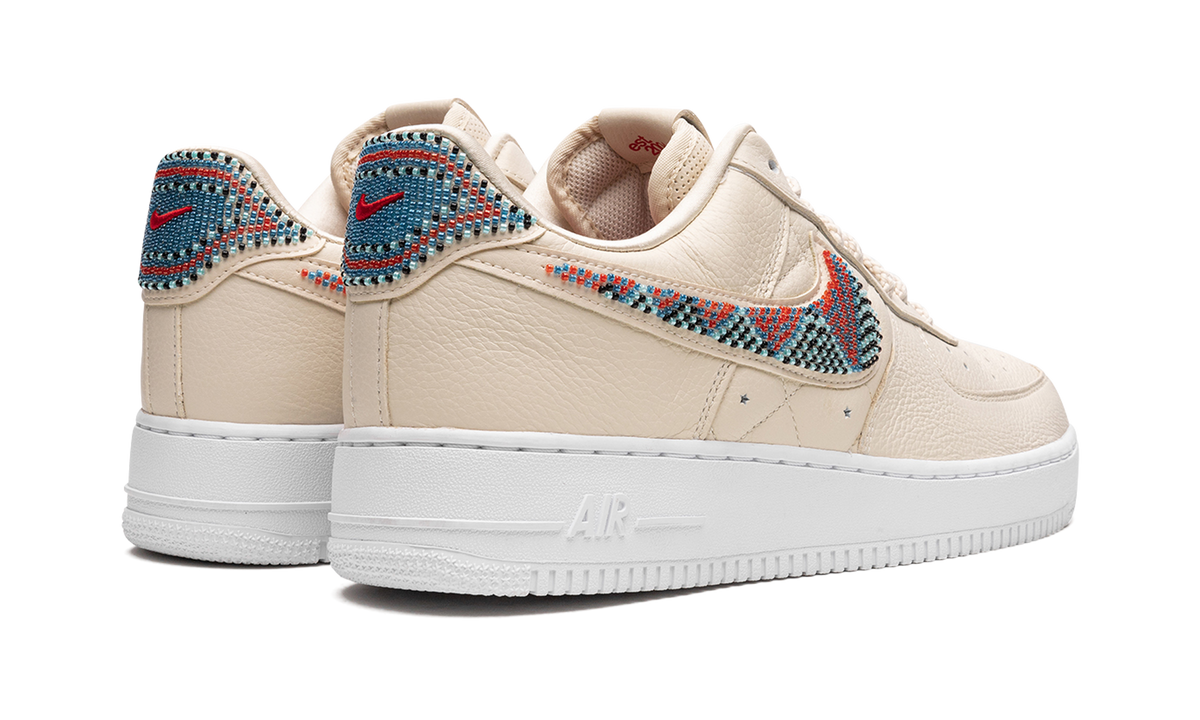 AIR FORCE 1 LO WMNS "Premium Goods - The Bella" DV2957 200