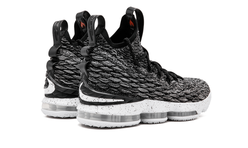 Lebron XV "Black" 897648 002