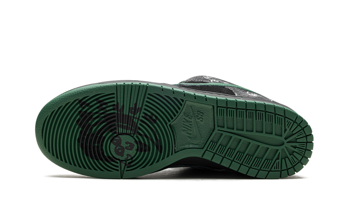 SB Dunk Low "There Skateboards" HF7743 001